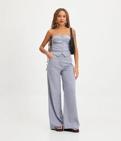 Calça Pantalona em Cupro com Botão Forrado e Bolsos