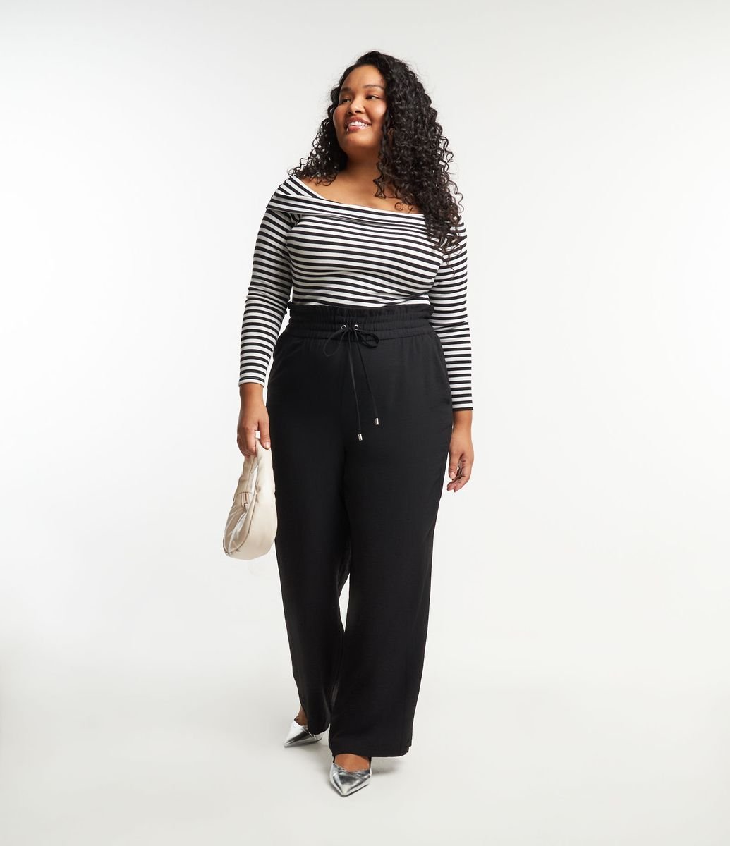 Calça Pantalona em Crepe com Amarração Curve Plus Size Preto