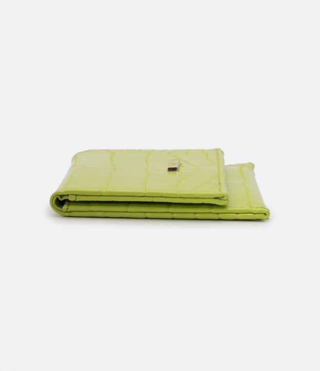 Carteira Envelope Pequena com Textura Croco Verde 3