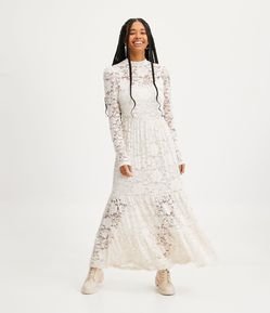 Vestido New Midi em Renda Floral com Golinha Alta Manga Bufante