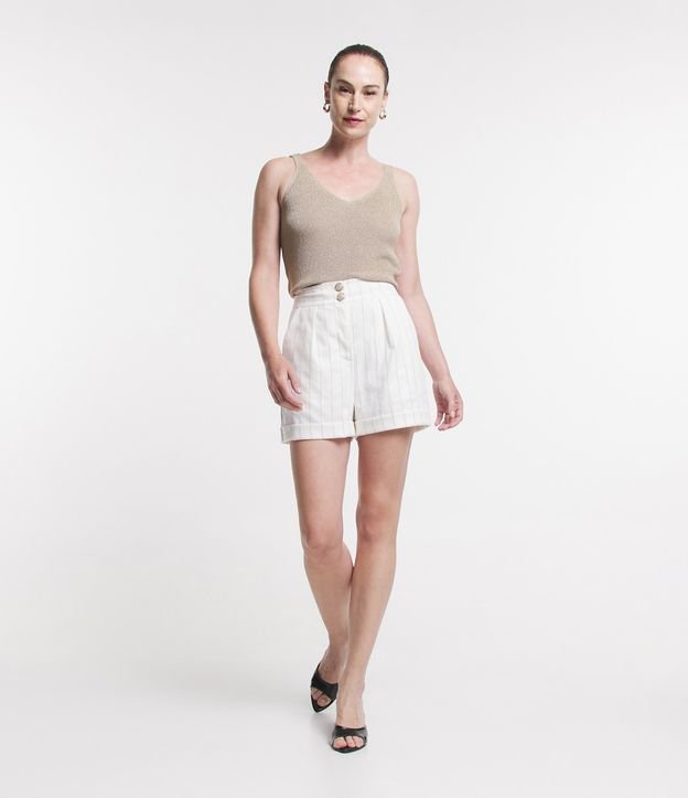 Short em Viscose com Botões Perolados e Listras