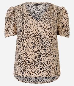 Blusa Manga Curta em Crepe com Estampa de Onça