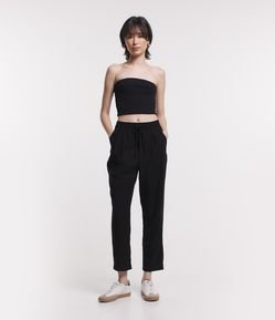 Calça Cenoura em Viscose com Amarração e Bolsos
