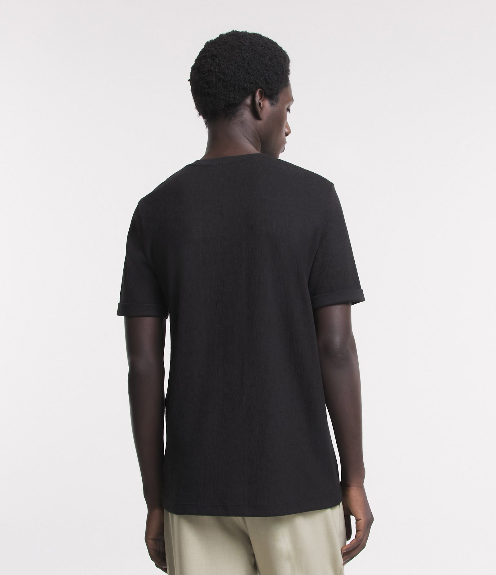 Camiseta Slim em Algodão com Textura e Dobra na Manga 4