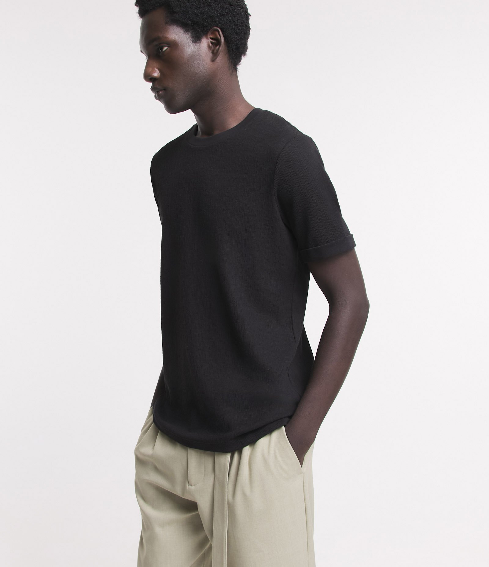 Camiseta Slim em Algodão com Textura e Dobra na Manga 7