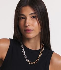 Colar Curto em Metal com Corrente e Elos em Colorações Dividas