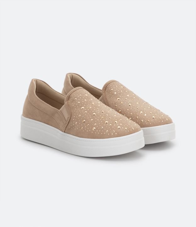 Tênis Slip On com Aplicação de Miçangas Variadas