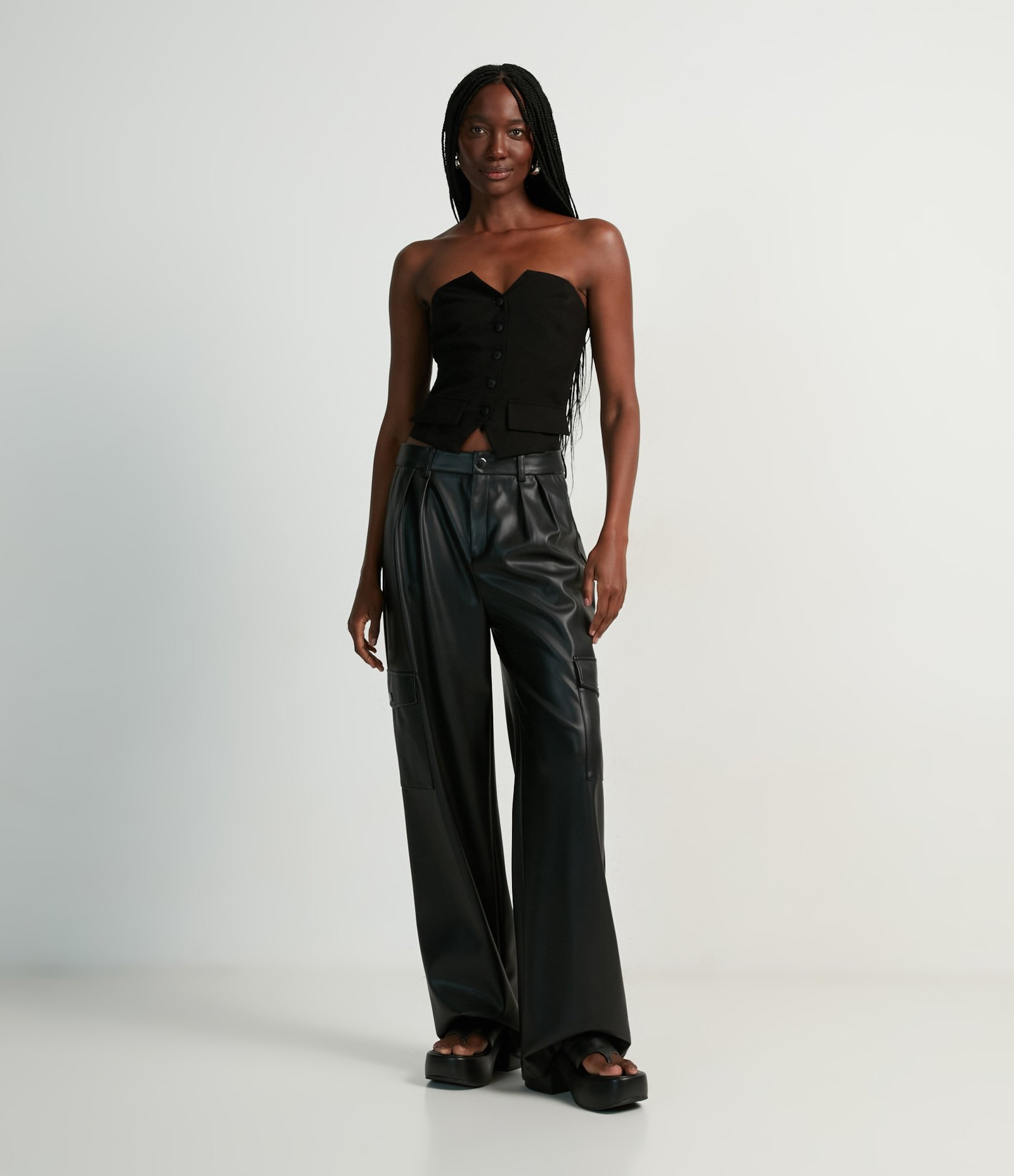Blusa Cropped Alfaiataria em Viscose com Decote Tomara que Caia 2