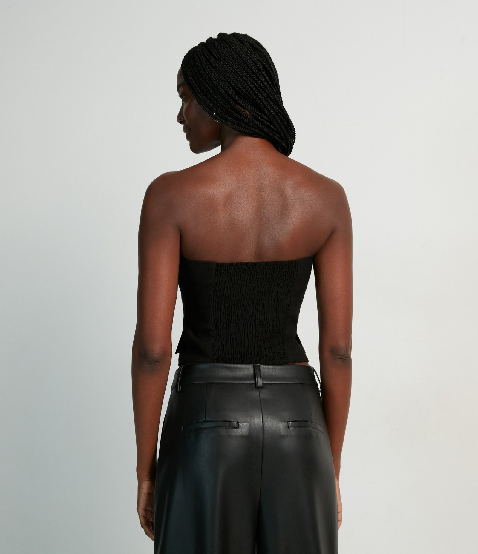 Blusa Cropped Alfaiataria em Viscose com Decote Tomara que Caia 3