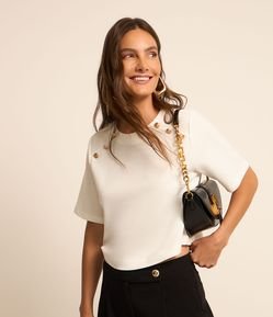 Blusa Manga Curta em Crepe com Botões no Ombro