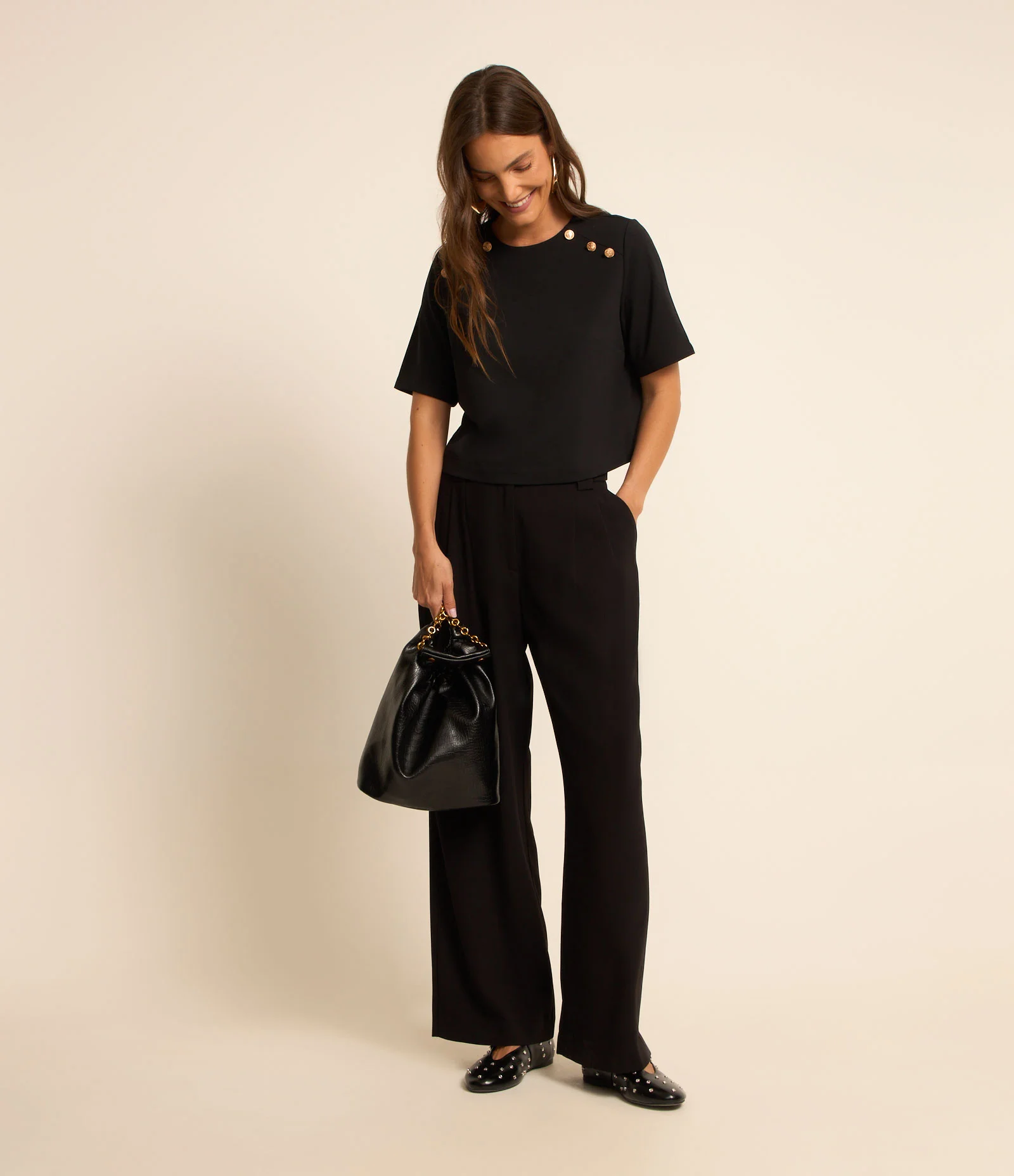 Blusa Manga Curta em Crepe com Botões no Ombro Preto 2