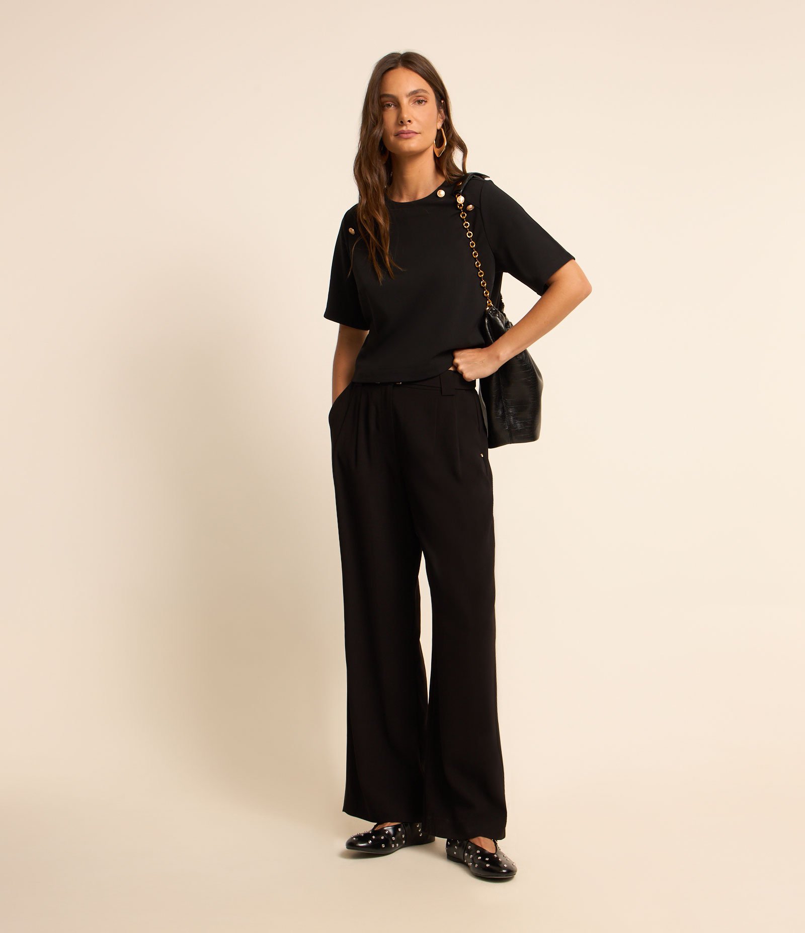 Blusa Manga Curta em Crepe com Botões no Ombro Preto 3