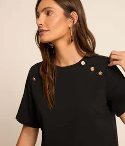 Blusa Manga Curta em Crepe com Botões no Ombro