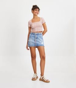 Saia Curta em Jeans com Cinto de Cordão e Puídos