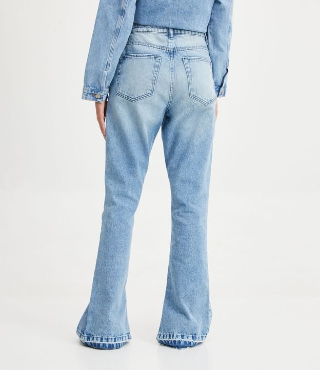 Calça Bootcut Jeans com Barra Desfiada e Fenda Azul 3