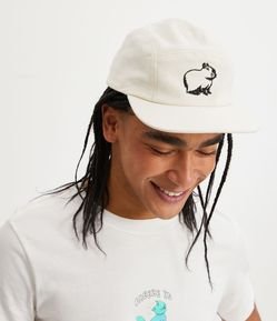 Boné em Sarja com Bordado de Capivara