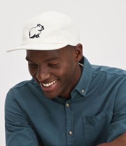 Boné em Sarja com Bordado de Capivara