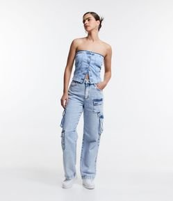 Calça Reta em Jeans com Bolsos Cargo e Meia Argola em Metal