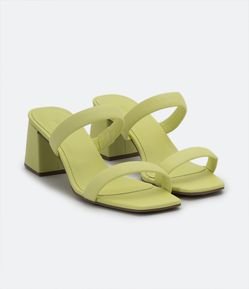 Sandália com Duas Tiras e Salto Bloco