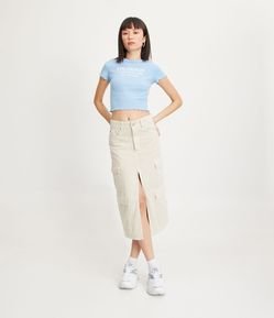 Saia Midi em Sarja com Bolsos Cargo e Fenda Central