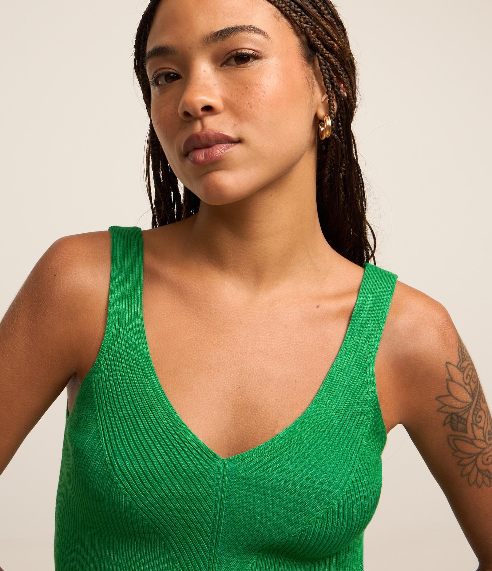 Blusa Cropped Canelada em Tricô com Costas Decotadas Verde 3