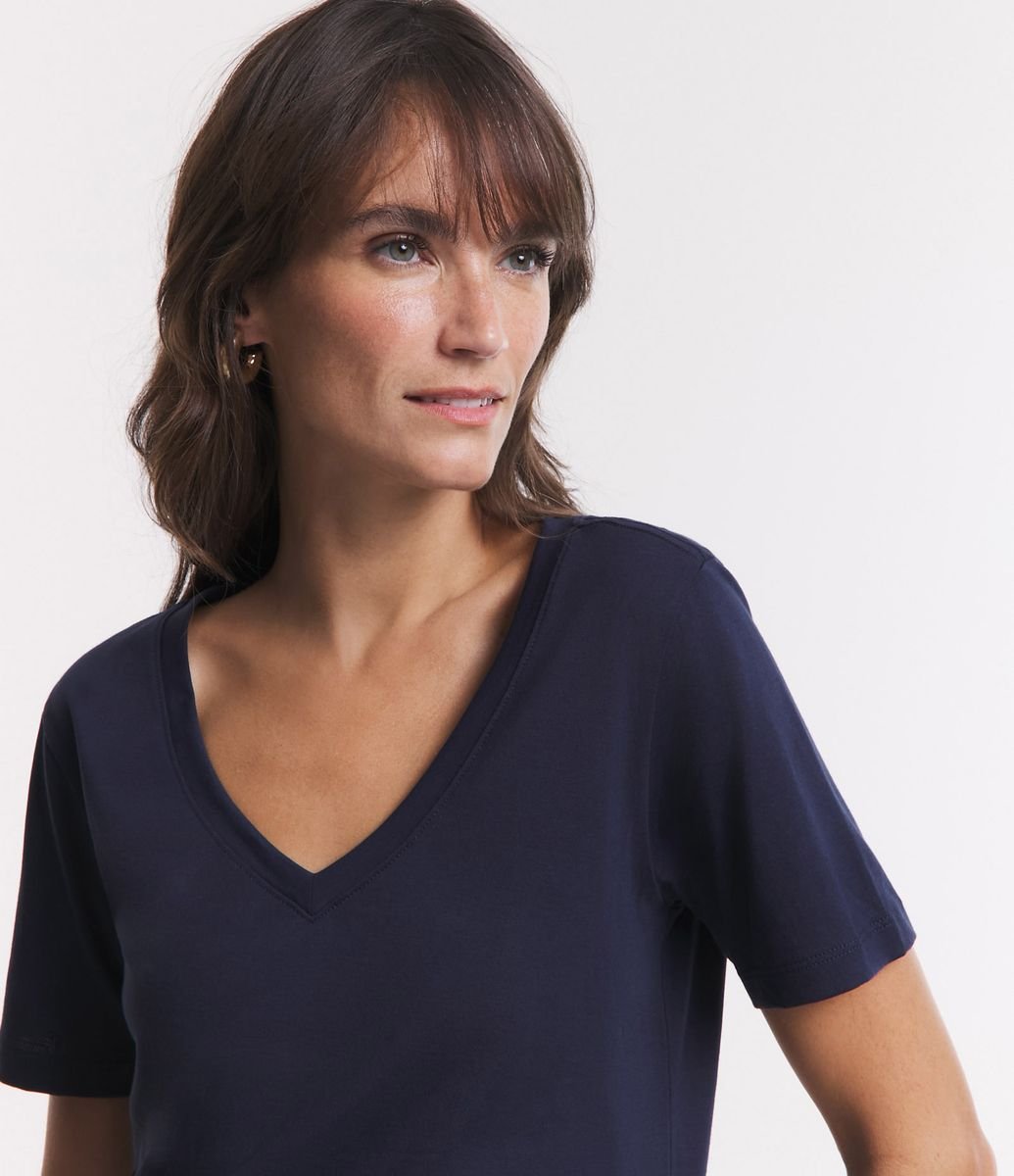 Camiseta feminina T-shirt básica algodão azul marinho Gola V em Promoção na  Americanas