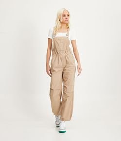 Macacão Longo Parachute em Sarja com Bolso Frontal