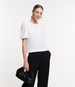 Blusa Texturizada com Manga Curta Bufante