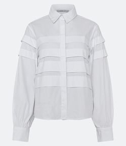 Camisa em Tricoline com Recortes Sobrepostos e Abotoamento com Vista