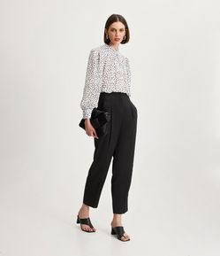 Calça Reta em Crepe com Pregas