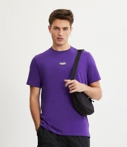 Camiseta Regular em Meia Malha com Etiqueta Frontal Reload
