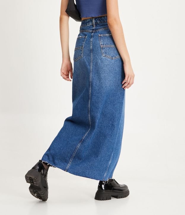 Saia Longa Jeans com Fenda Frontal e Puídos na Altura do Quadril Azul Escuro 3