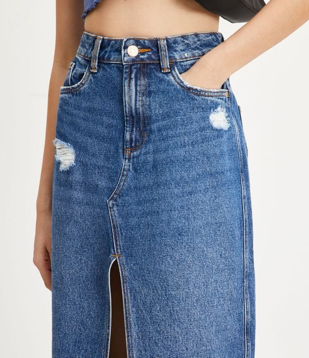 Saia Longa Jeans com Fenda Frontal e Puídos na Altura do Quadril Azul Escuro 4