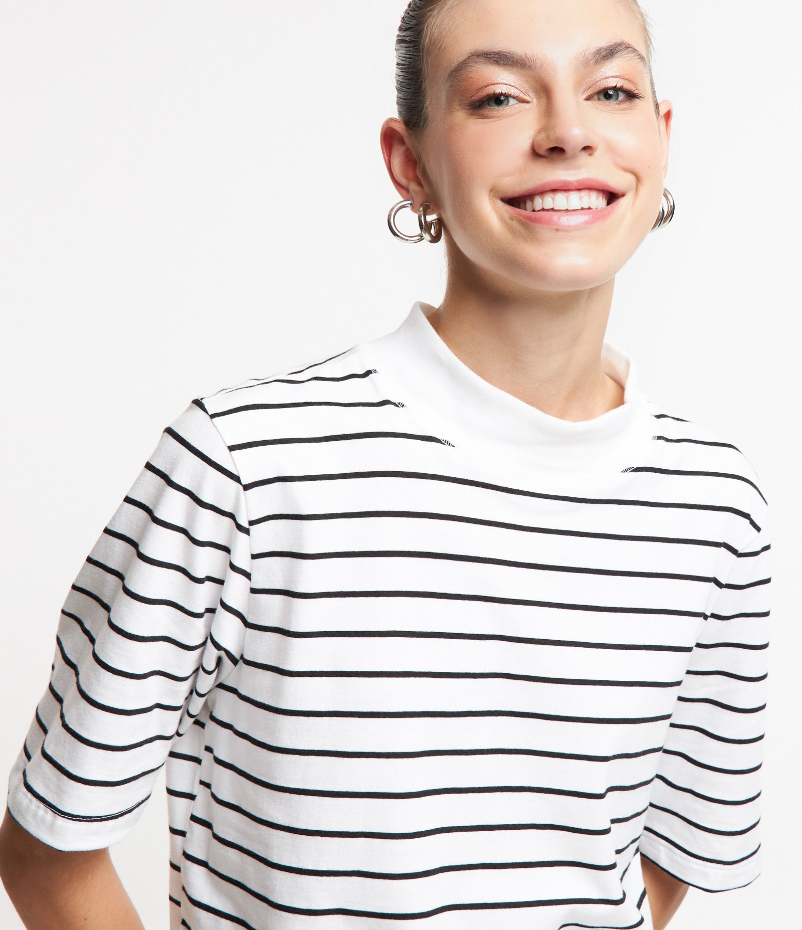 Blusa Básica com Golinha Alta e Estampa de Listras Off White 4