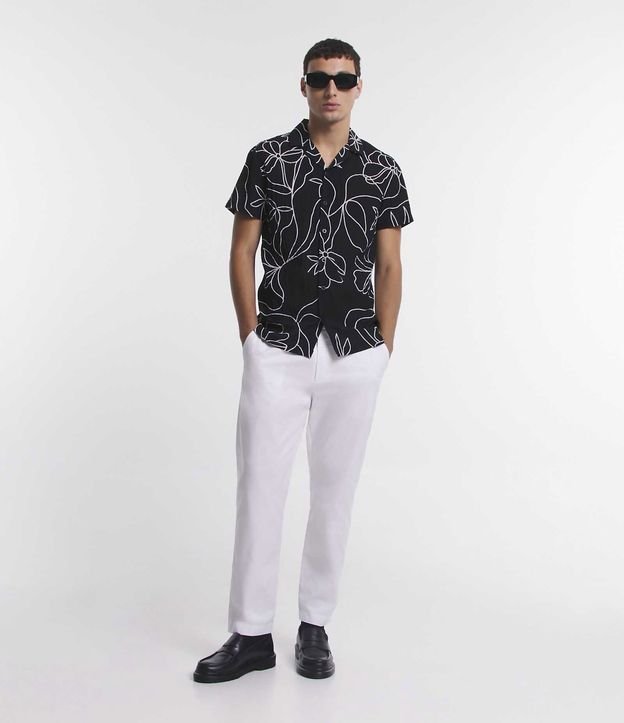 Camisa Slim em Ana Ruga com Textura e Estampa Floral Minimalista
