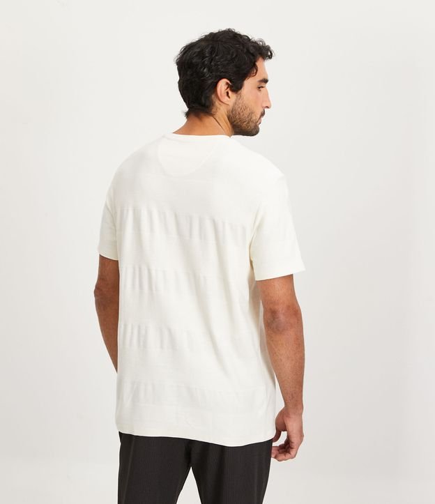 Camiseta Regular em Algodão com Listras e Textura Espinha de Peixe Bege 4