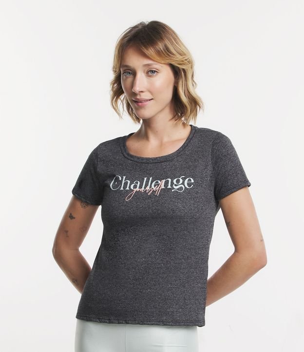 Camiseta Esportiva em Meia Malha com Estampa Lettering Challenge Yourself Cinza 1