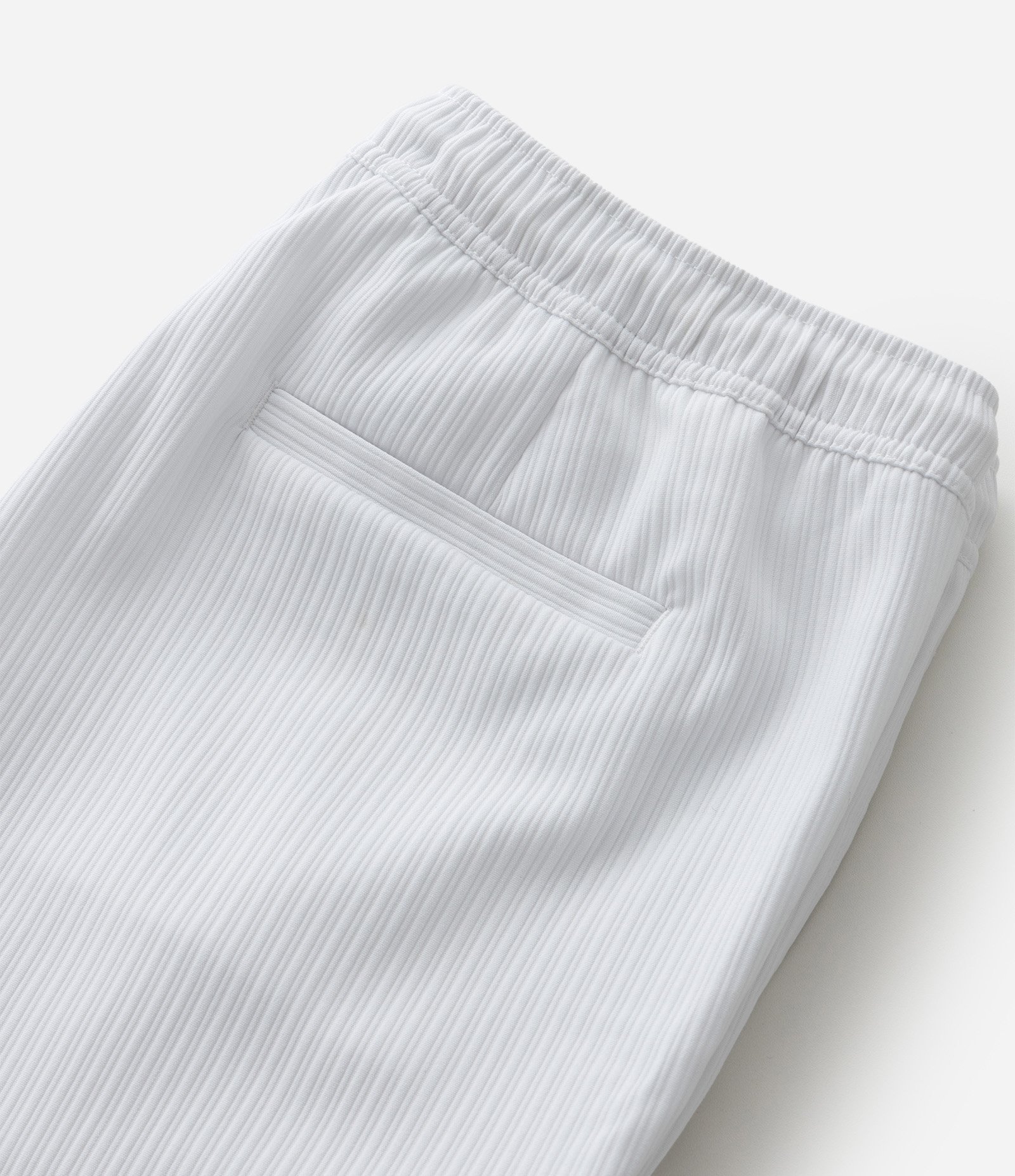 Bermuda com Cós Elástico e Textura Canelada Off White 9