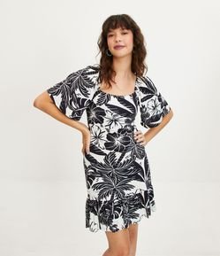 Vestido Curto em Viscose com Manga Godê e Estampa Tropical
