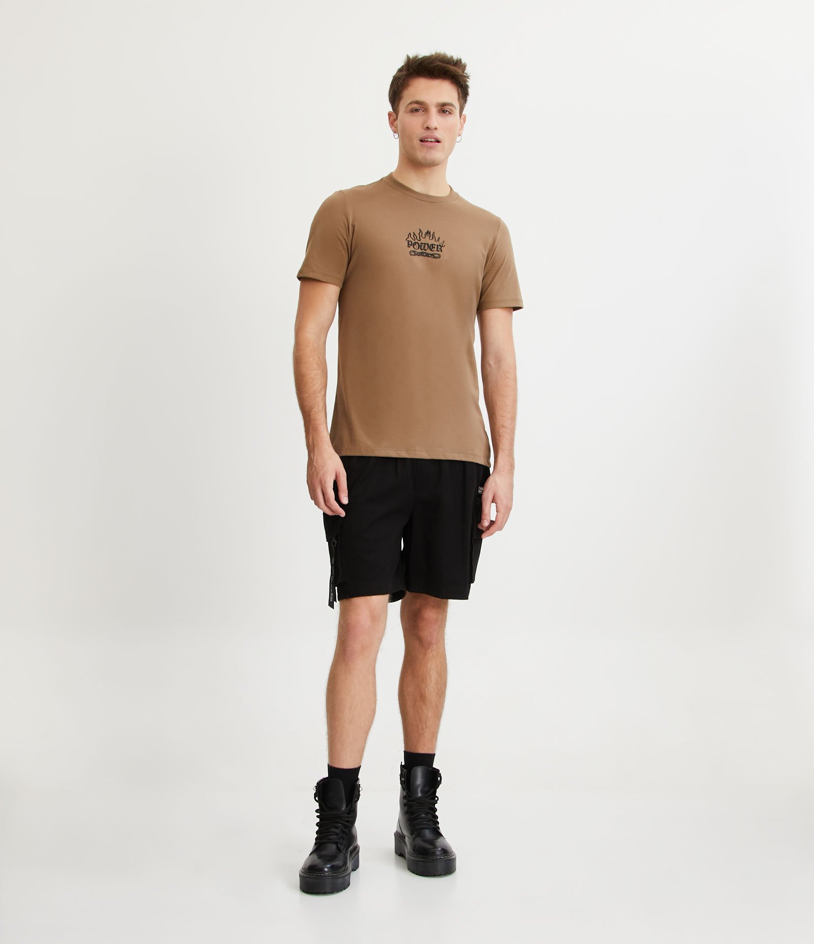 Camiseta Regular em Meia Malha Estampa Power com Chama e Corrente Marrom 2