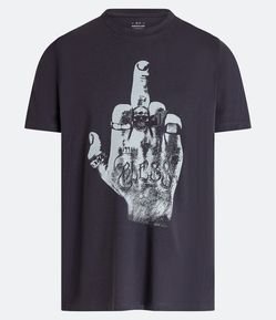 Camiseta Regular em Meia Malha com Estampa Dedo do Meio