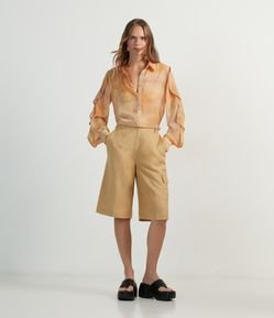 Bermuda em Viscolinho com Bolso Lapela