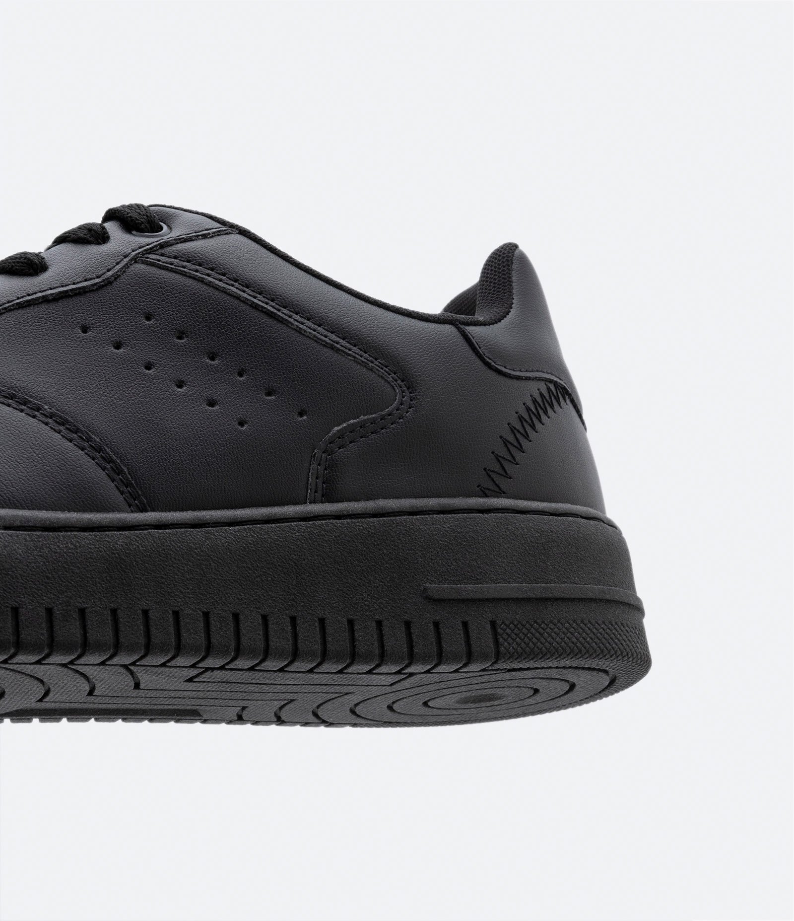 Tênis Street em Material Sintético com Cadarço e Recortes 4