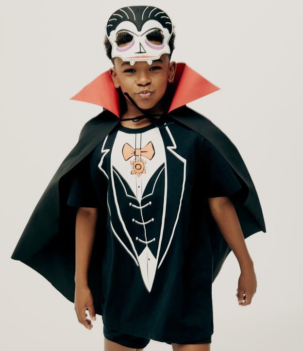 Camiseta Infantil com Estampa do Drácula Acompanha Capa e Máscara - Tam 1 a  5 anos Preto