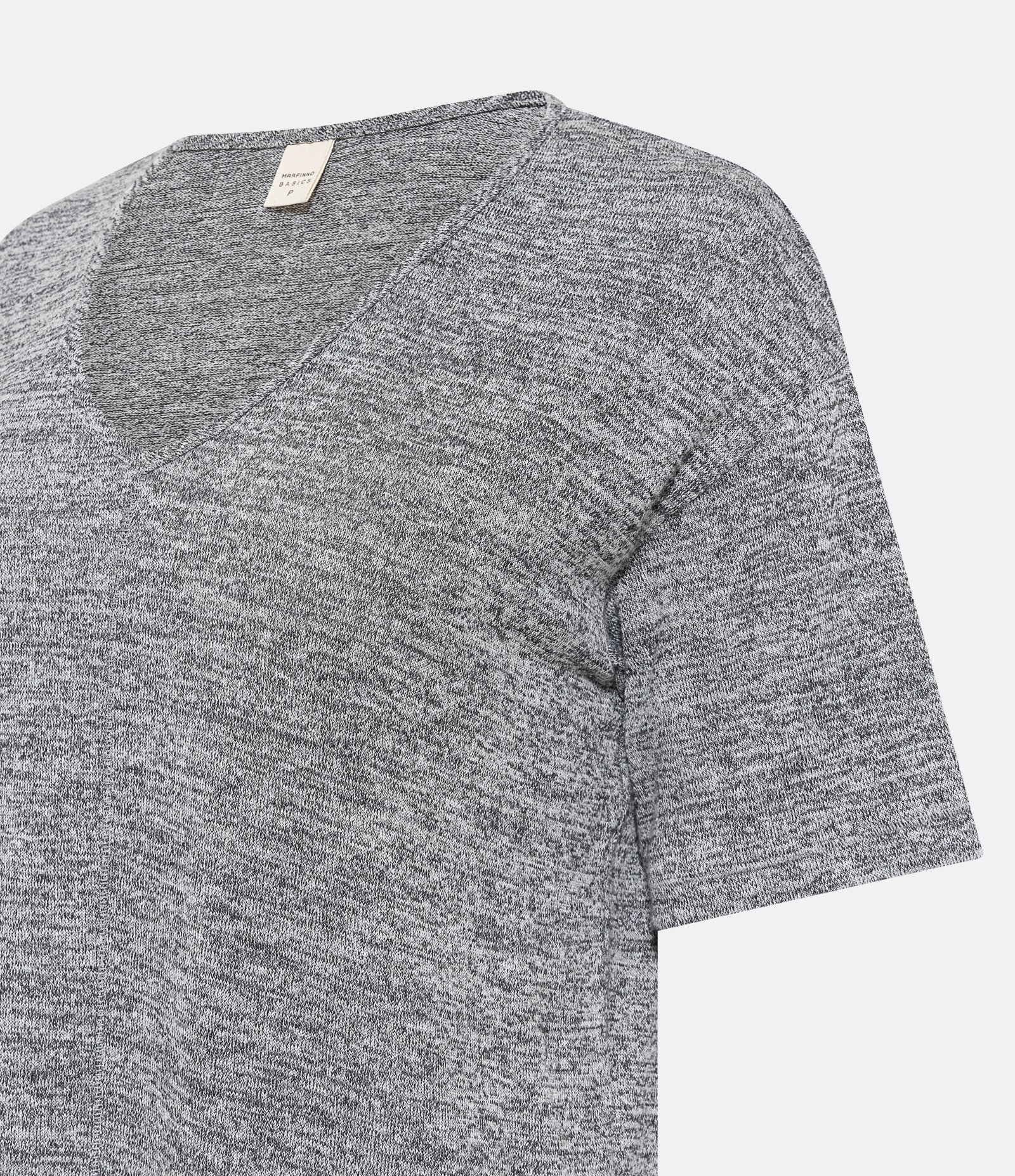 Blusa Manga Curta em Tricô Mescla com Recorte Frontal Costurado Cinza Mescla 2