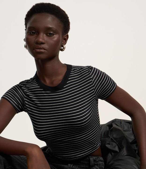 Blusa Cropped Básica em Viscolycra Estampa Listras