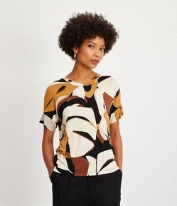 Blusa em Viscose com Estampa de Folhagem Abstrata
