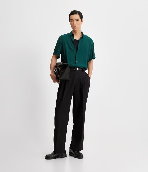 Camisa en Viscosa con Textura y Manga Corta Verde 2