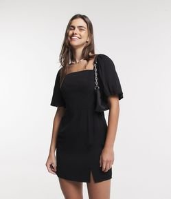 Vestido Justo em Viscose com Manga Bufante e Fendinha na Barra