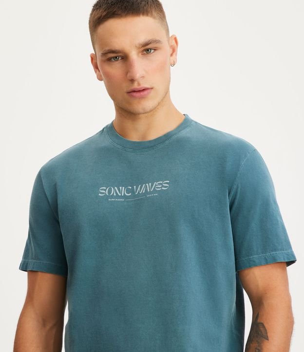Camiseta Comfort em Meia Malha com Lettering Sonic Waves Verde Estonado 4